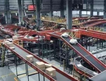 順豐自動(dòng)分揀中心，一小時(shí)分揀7萬(wàn)件